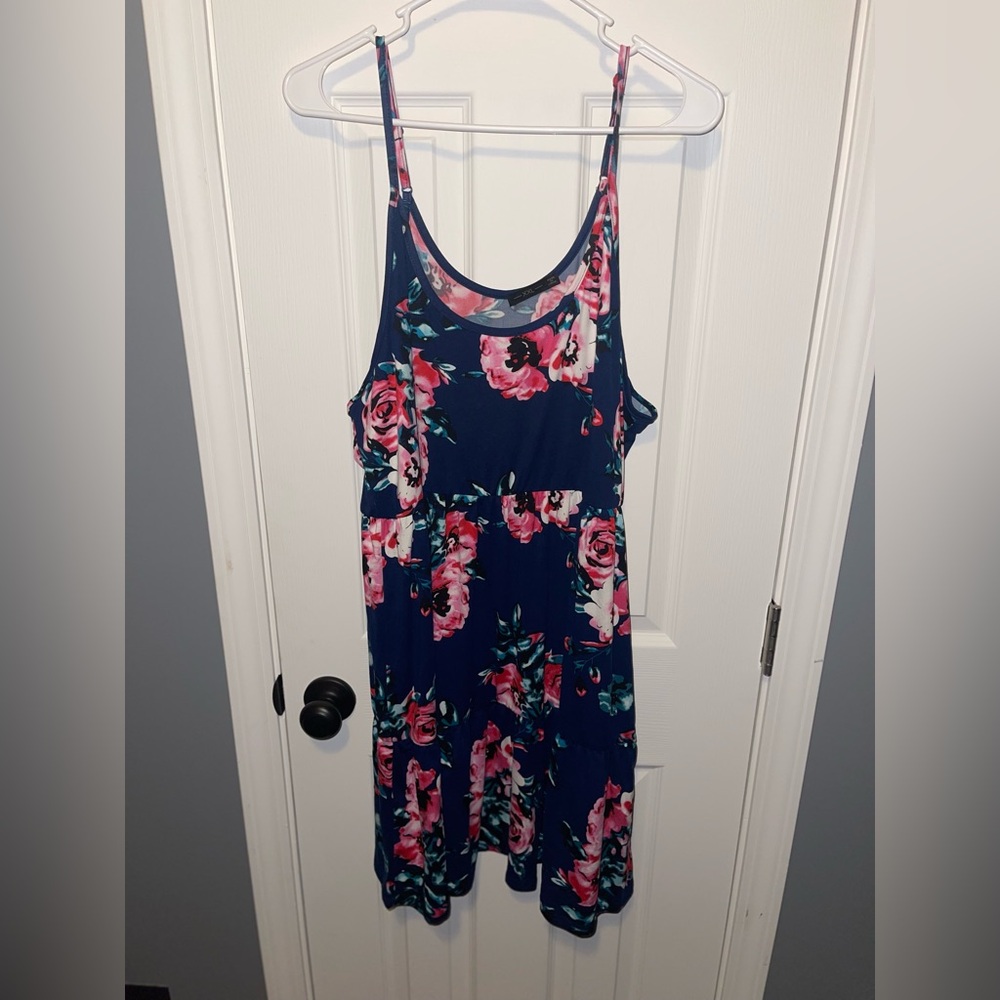 🩷Flash Sale🩷 Vibrant Floral Print summer midi dress w/ straps. XXL. Used GC.